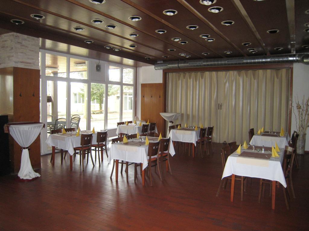 Hotel Fontana Brno Buitenkant foto